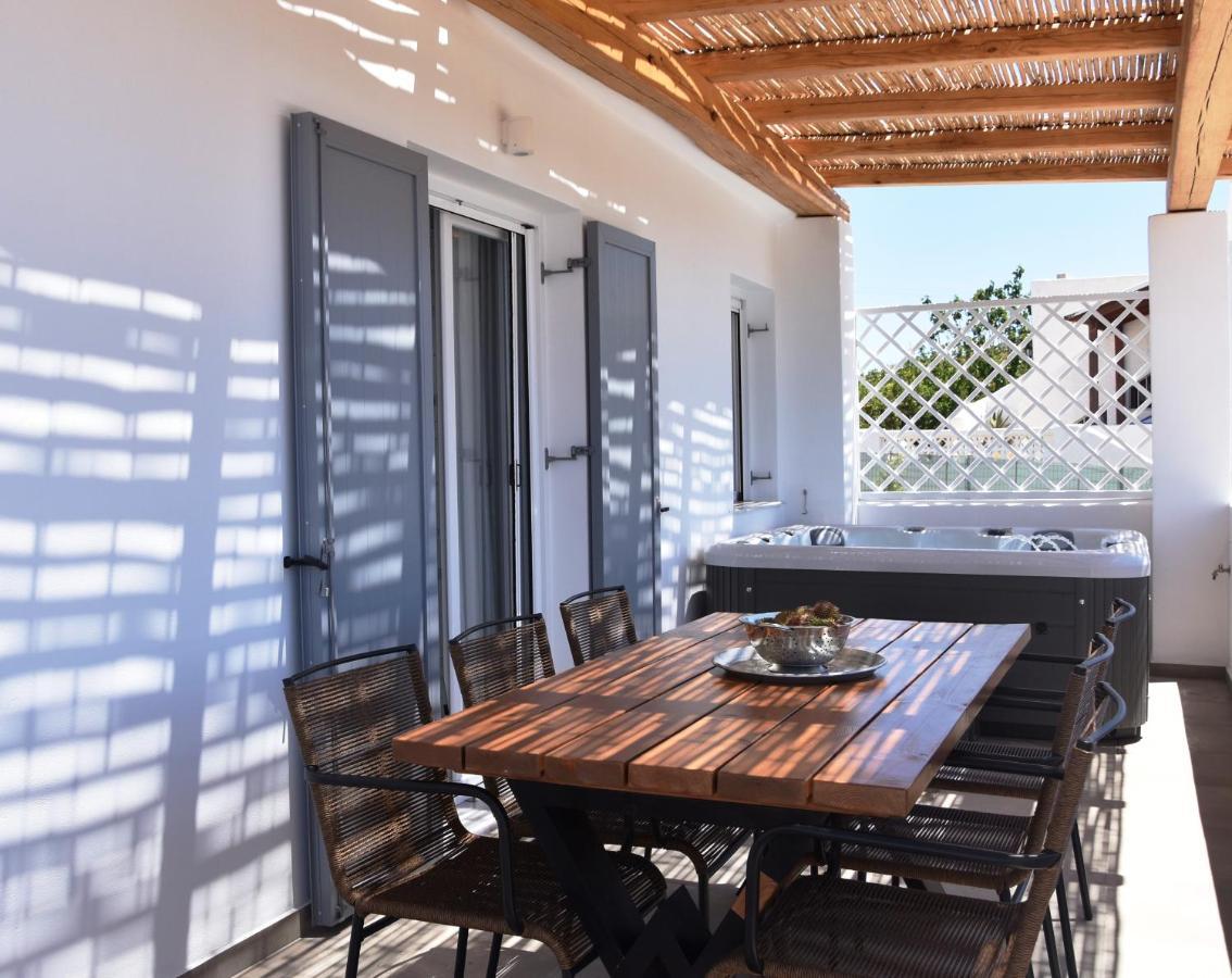 אדאמאס Villa Nelleas מראה חיצוני תמונה
