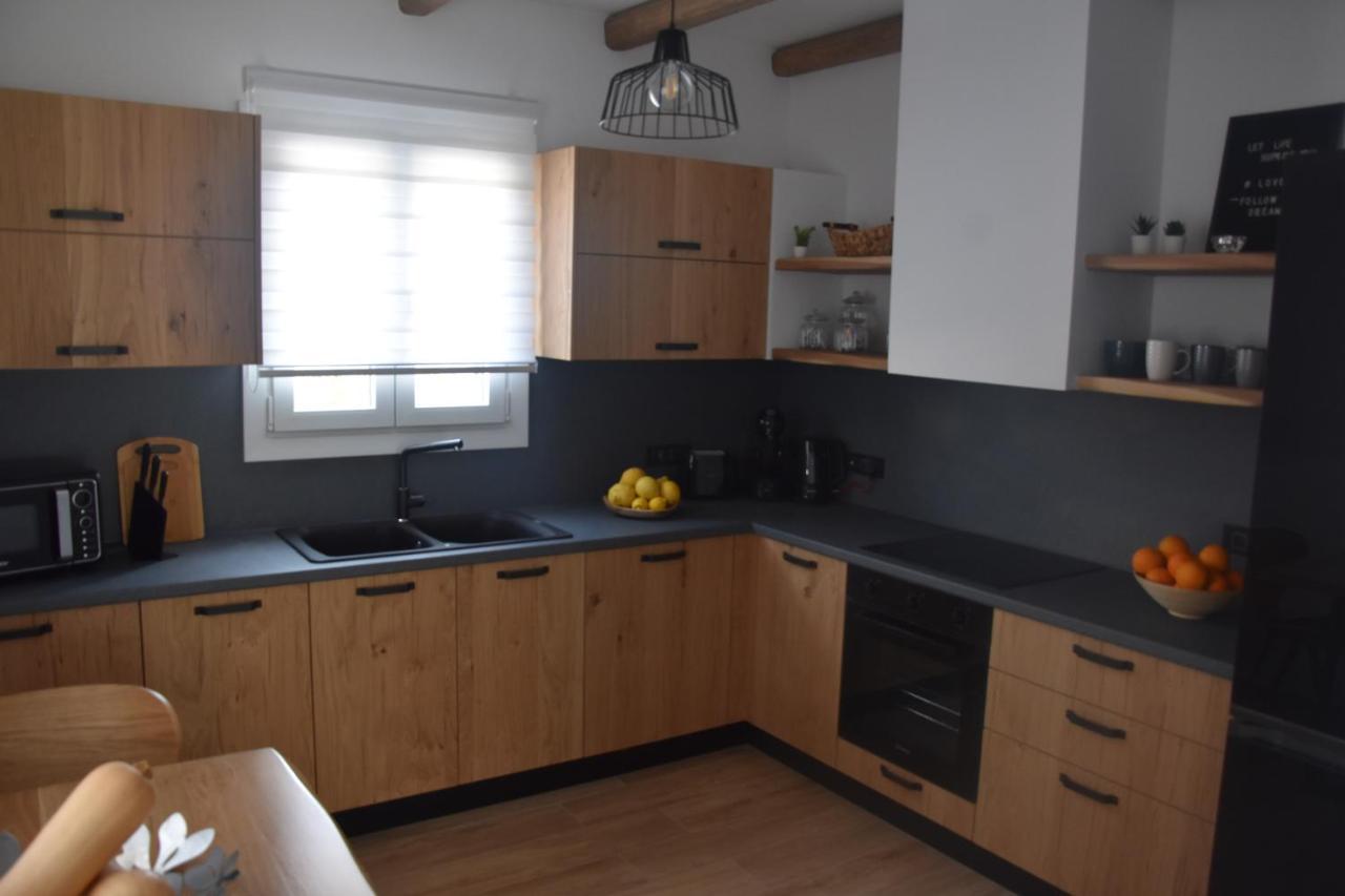 אדאמאס Villa Nelleas מראה חיצוני תמונה